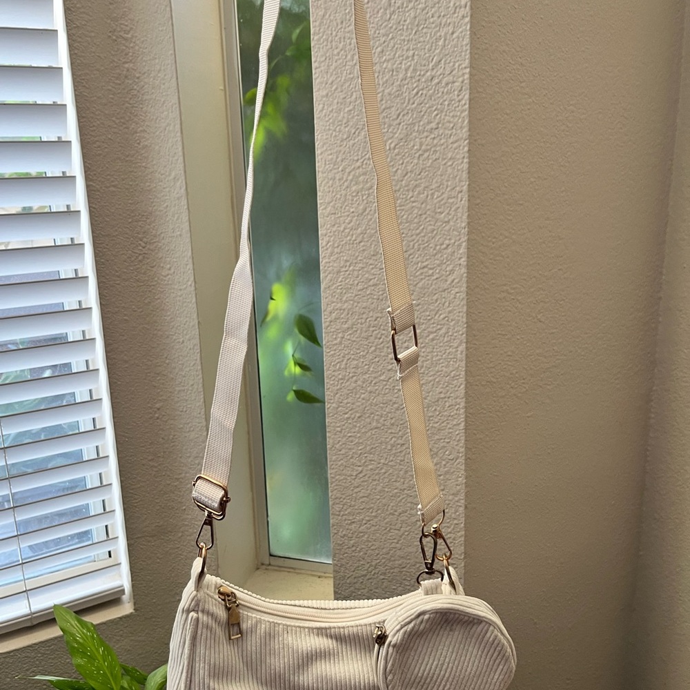 Elegant Cream Shoulder Bag